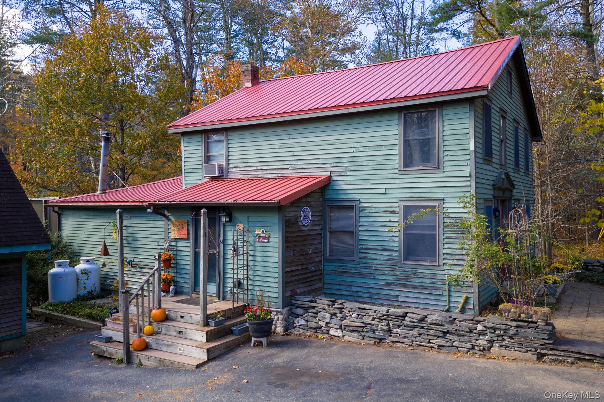 747 Oakland Valley Road, Cuddebackville, NY 12729