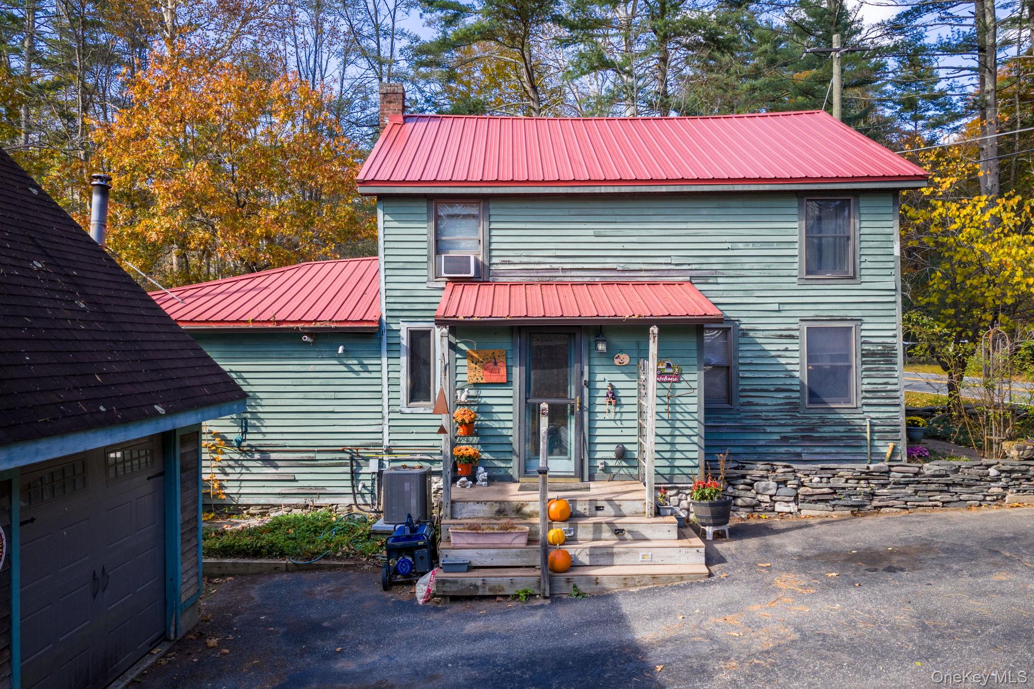 747 Oakland Valley Road, Cuddebackville, NY 12729