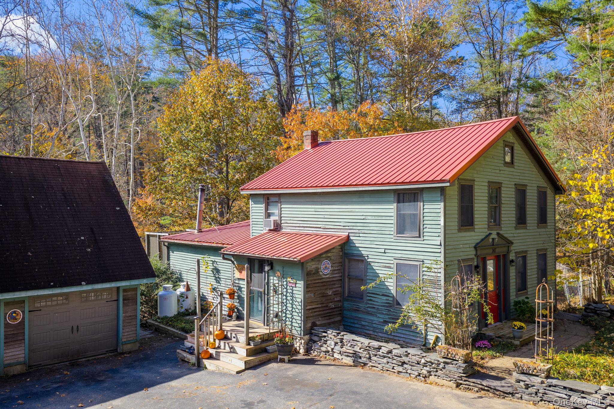 747 Oakland Valley Road, Cuddebackville, NY 12729