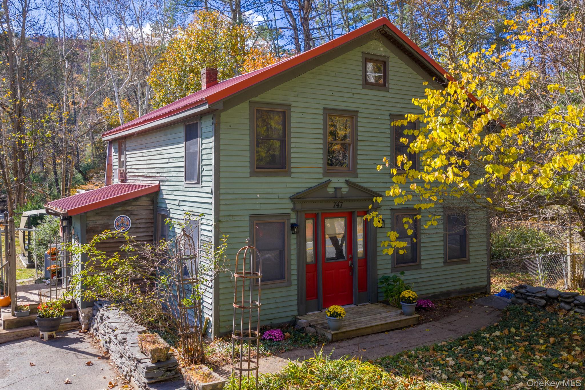 747 Oakland Valley Road, Cuddebackville, NY 12729