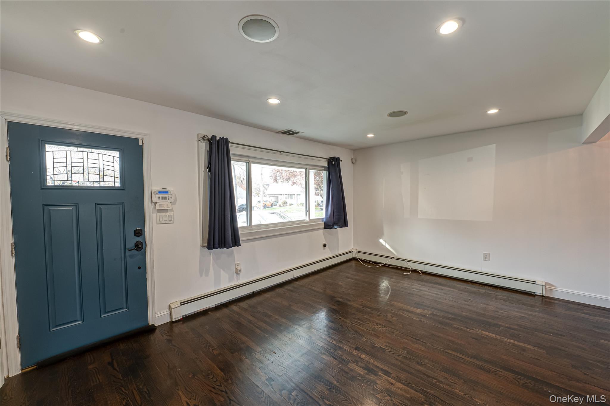 11 Dwight Circle, Commack, NY 11725