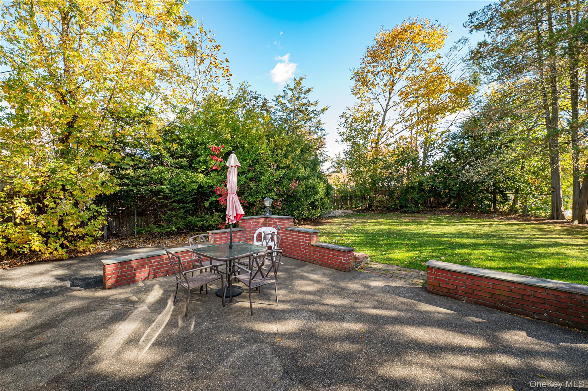 11 Dwight Circle, Commack, NY 11725