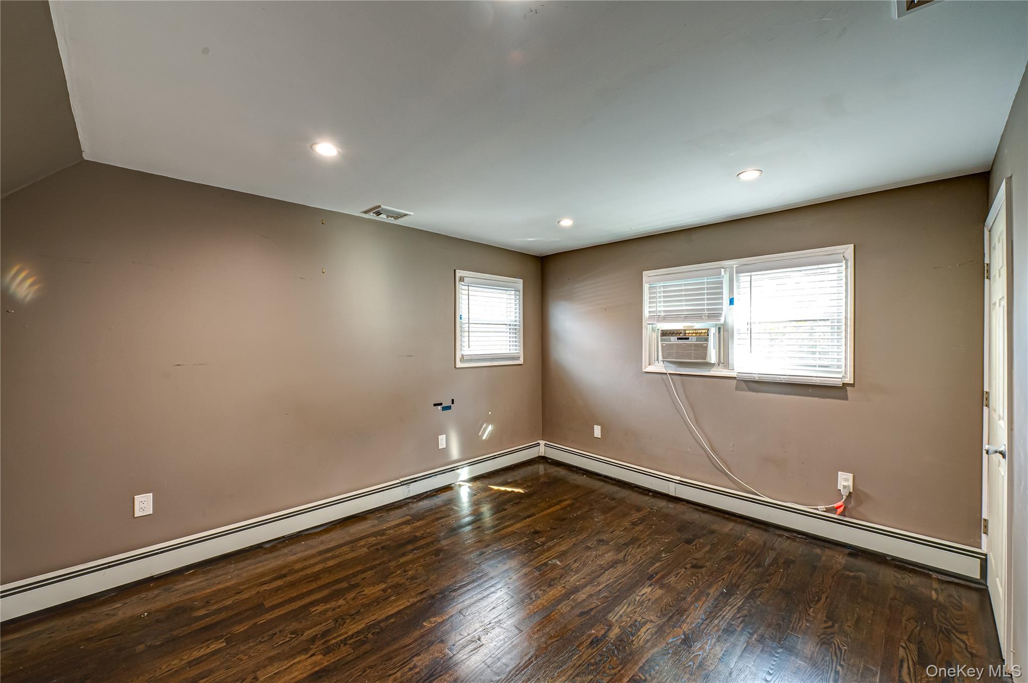 11 Dwight Circle, Commack, NY 11725