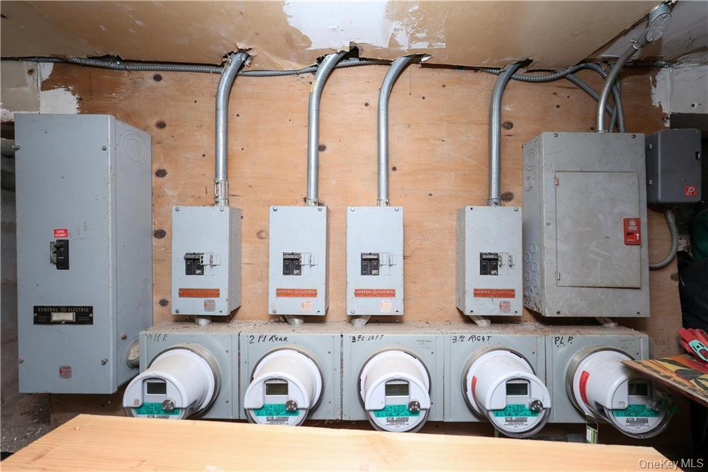 5813 4th Avenue, Brooklyn, NY 11220