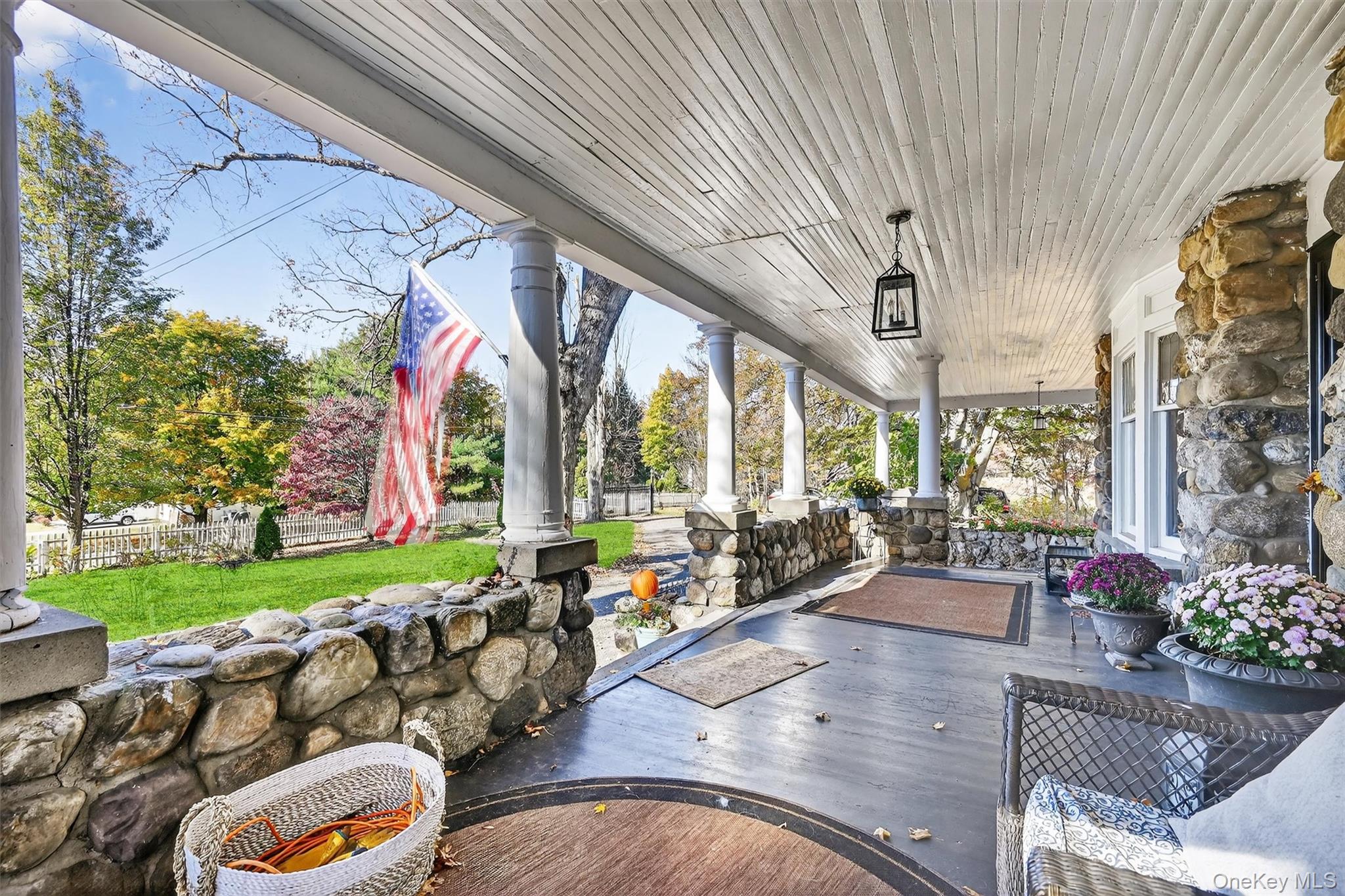 214 State Route 32 S, New Paltz, NY 12561