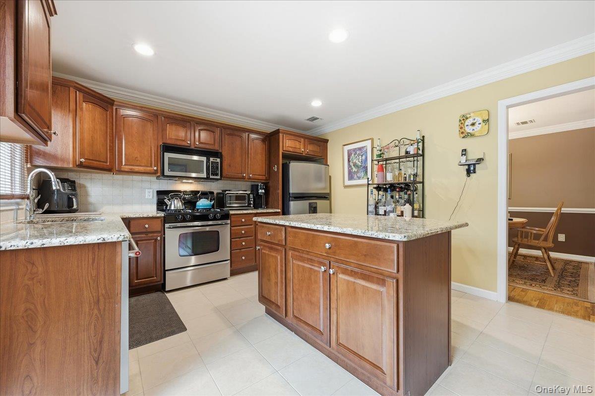 2202 Beech Street, Wantagh, NY 11793