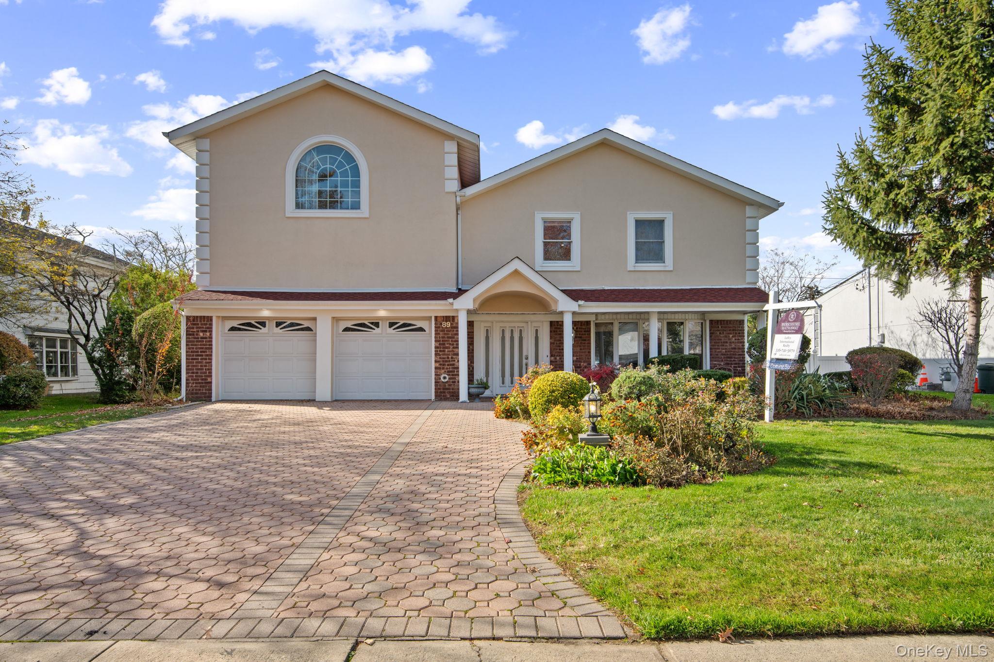 89 Nottingham Road, Manhasset Hills, NY 11040