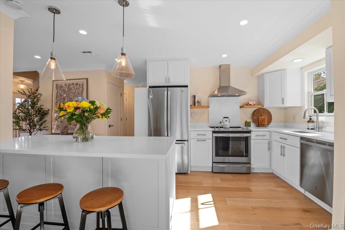 19 Sideview Drive, Oyster Bay, NY 11771