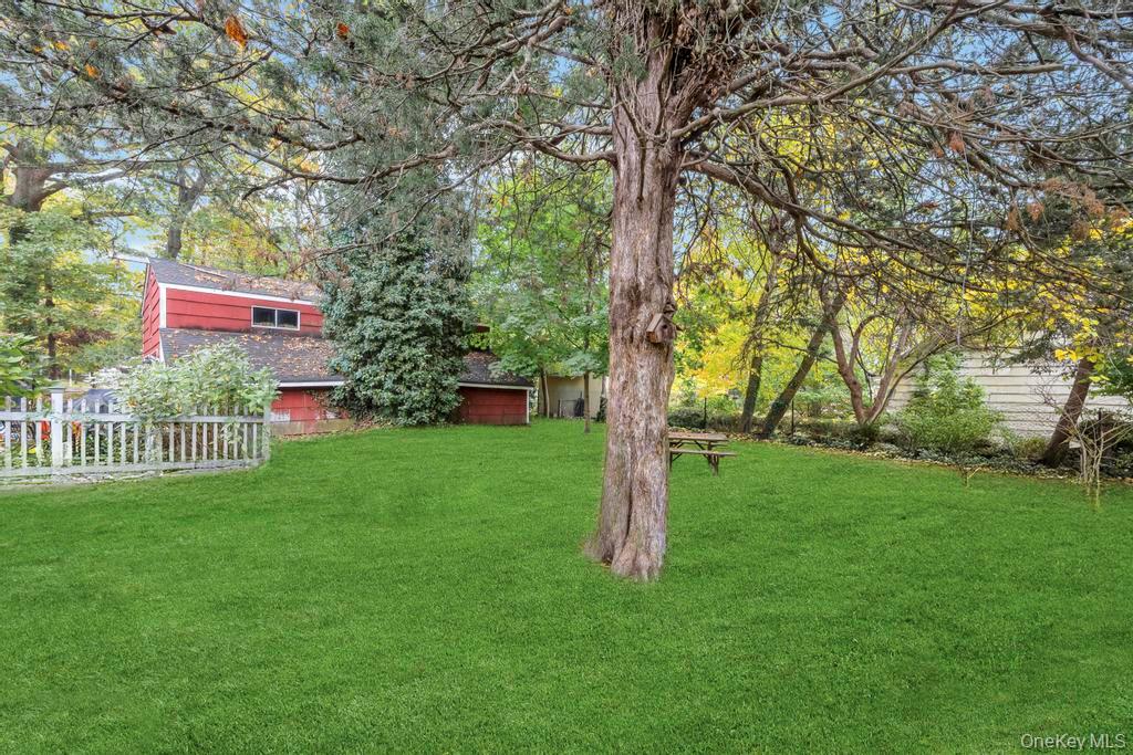 89 Van Brunt Manor Road, Setauket, NY 11733