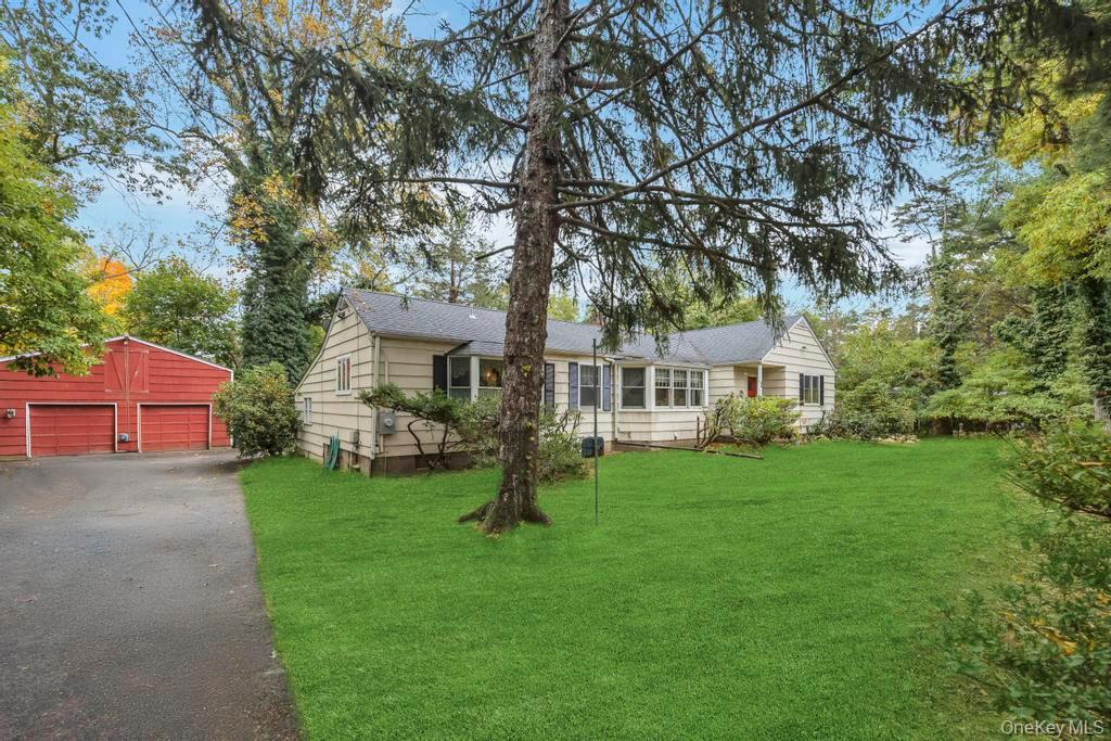 89 Van Brunt Manor Road, Setauket, NY 11733