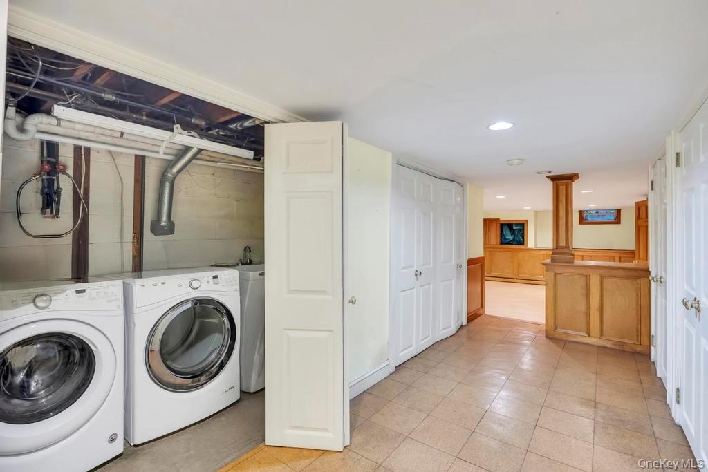 89 Van Brunt Manor Road, Setauket, NY 11733