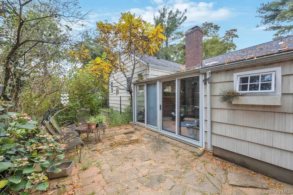 89 Van Brunt Manor Road, Setauket, NY 11733