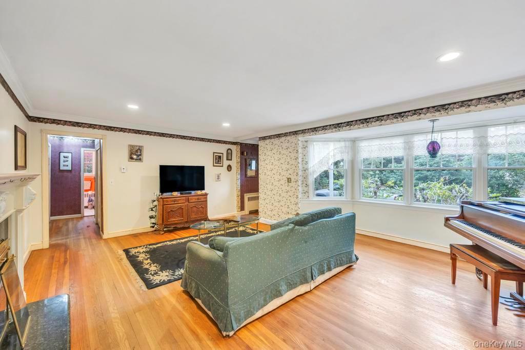 89 Van Brunt Manor Road, Setauket, NY 11733