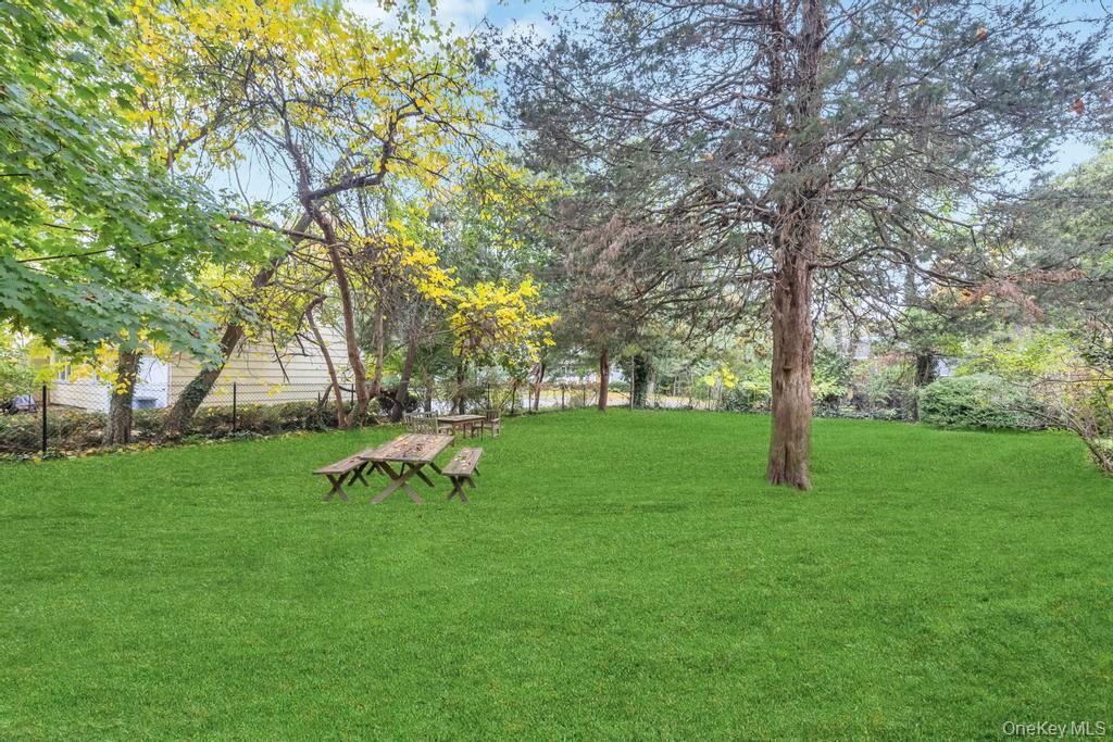 89 Van Brunt Manor Road, Setauket, NY 11733