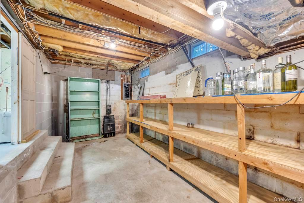 89 Van Brunt Manor Road, Setauket, NY 11733