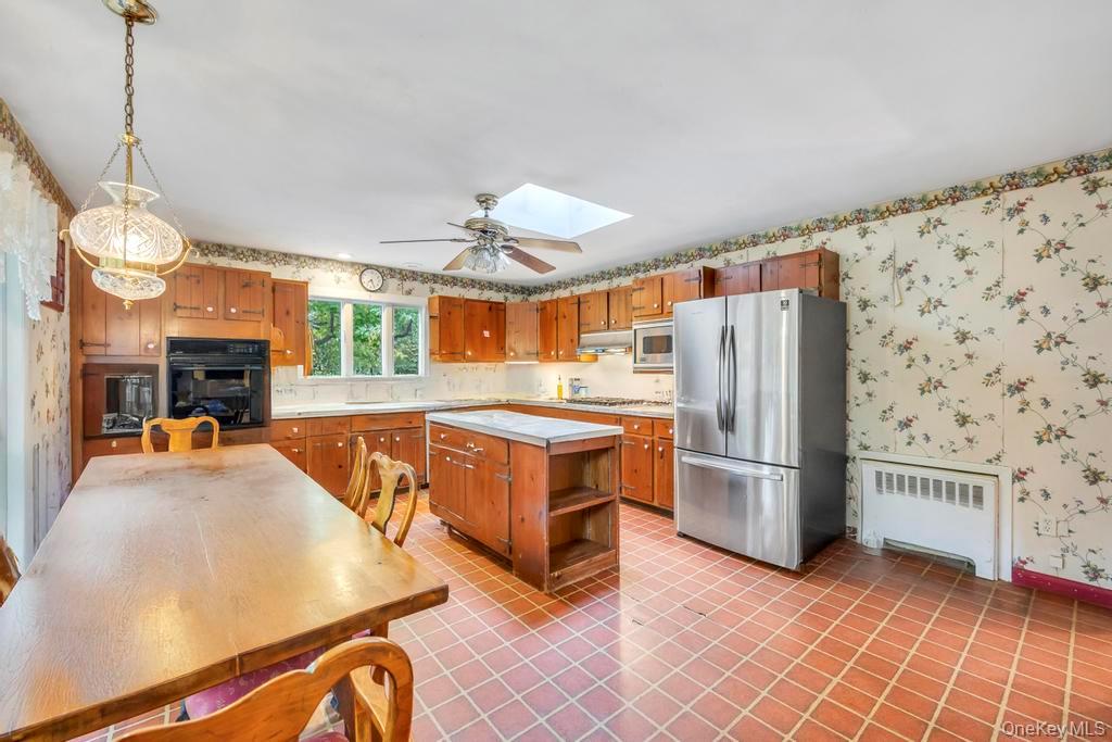 89 Van Brunt Manor Road, Setauket, NY 11733