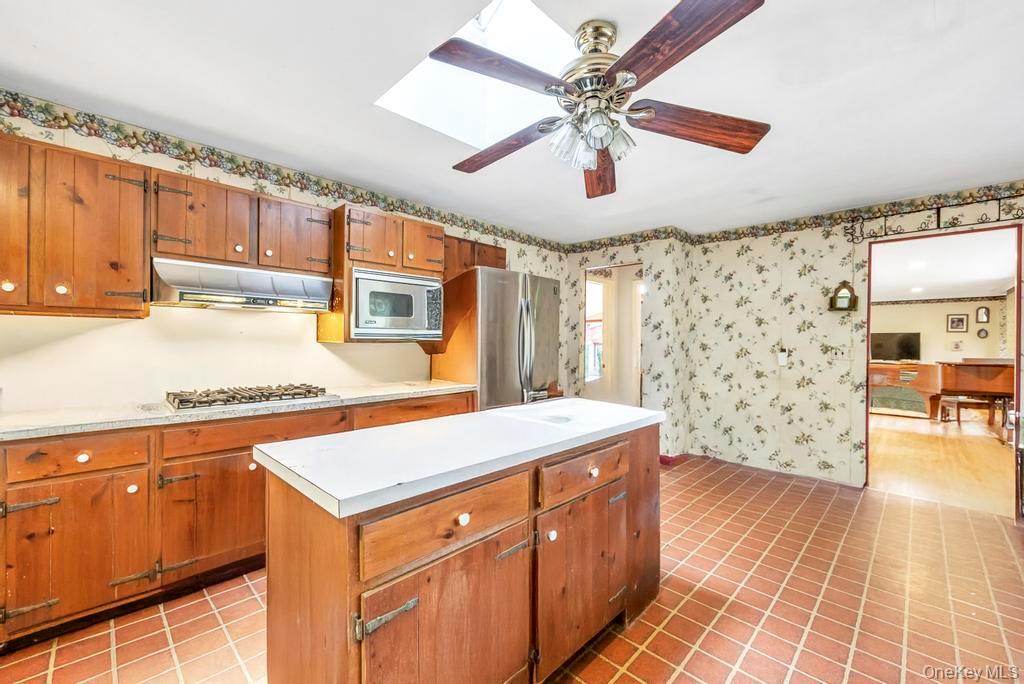 89 Van Brunt Manor Road, Setauket, NY 11733