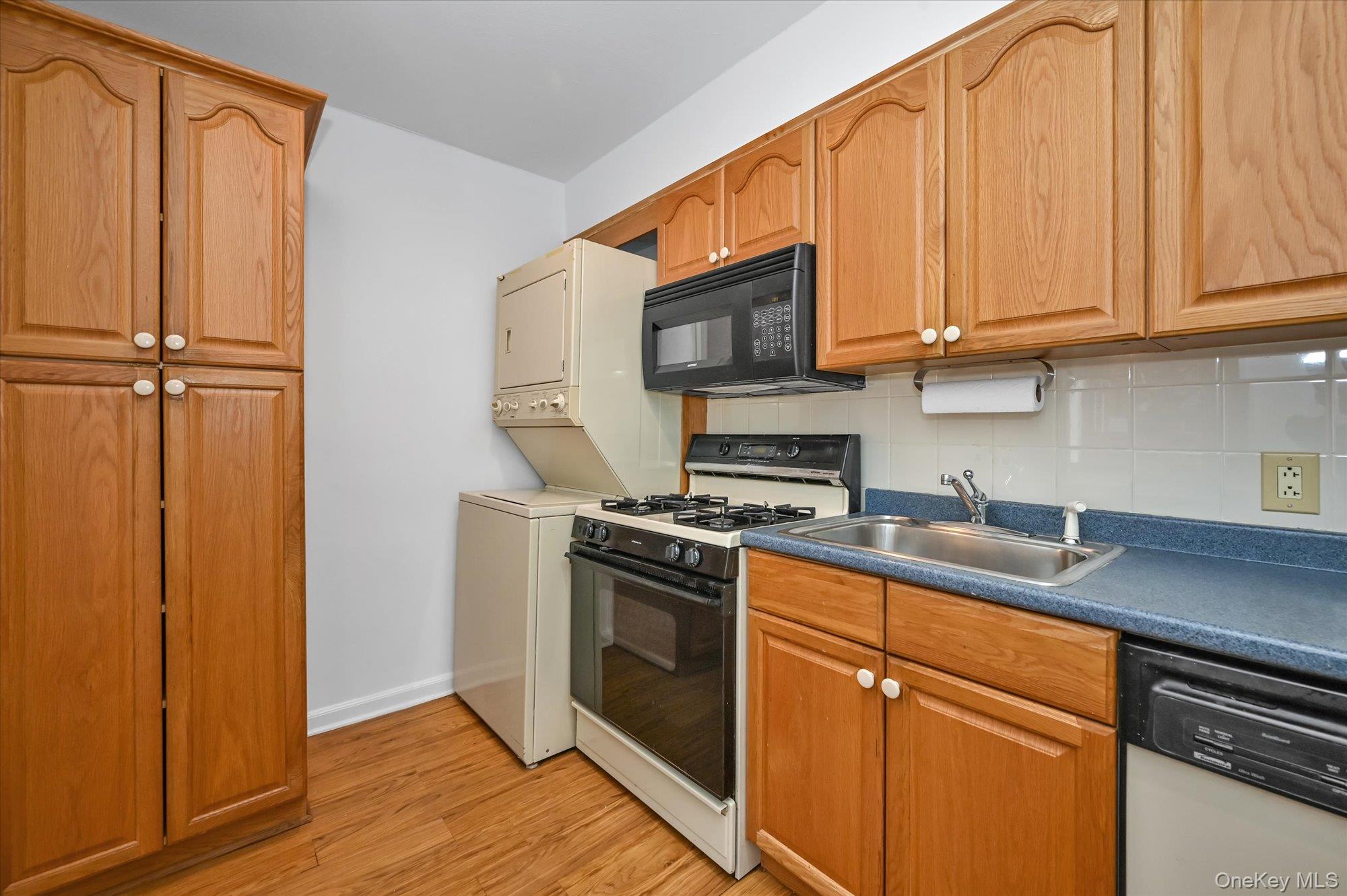 251-16 60th Avenue # 5A, Little Neck, NY 11362