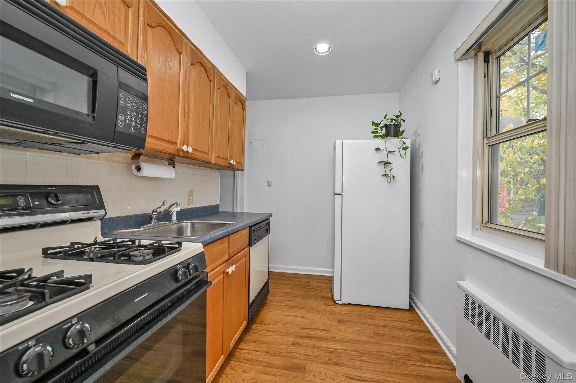 251-16 60th Avenue # 5A, Little Neck, NY 11362