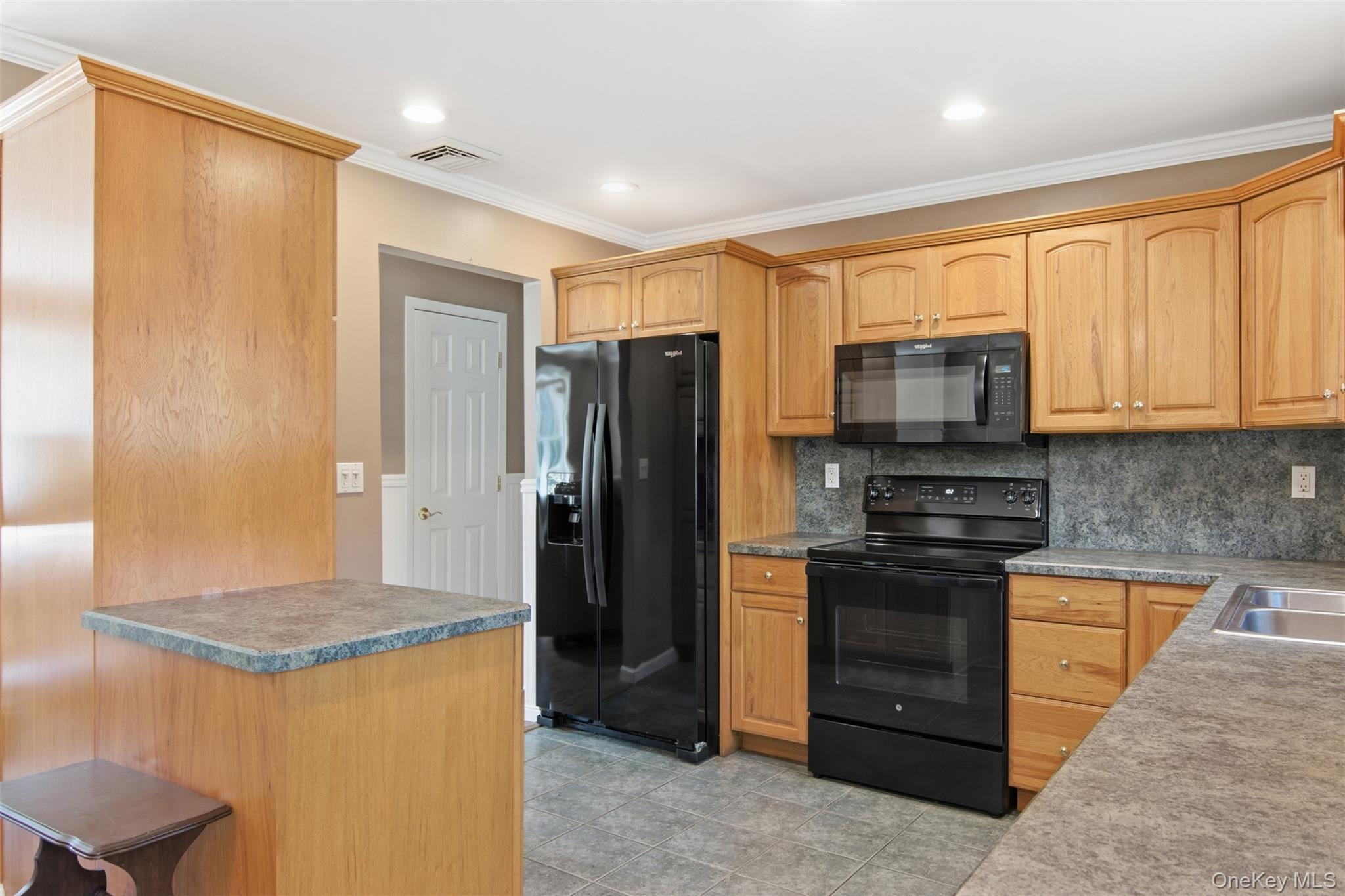 143 Jamaica Avenue, Medford, NY 11763