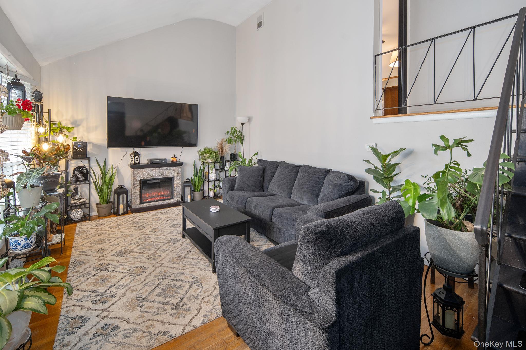 27 Appletree Drive, Saugerties, NY 12477