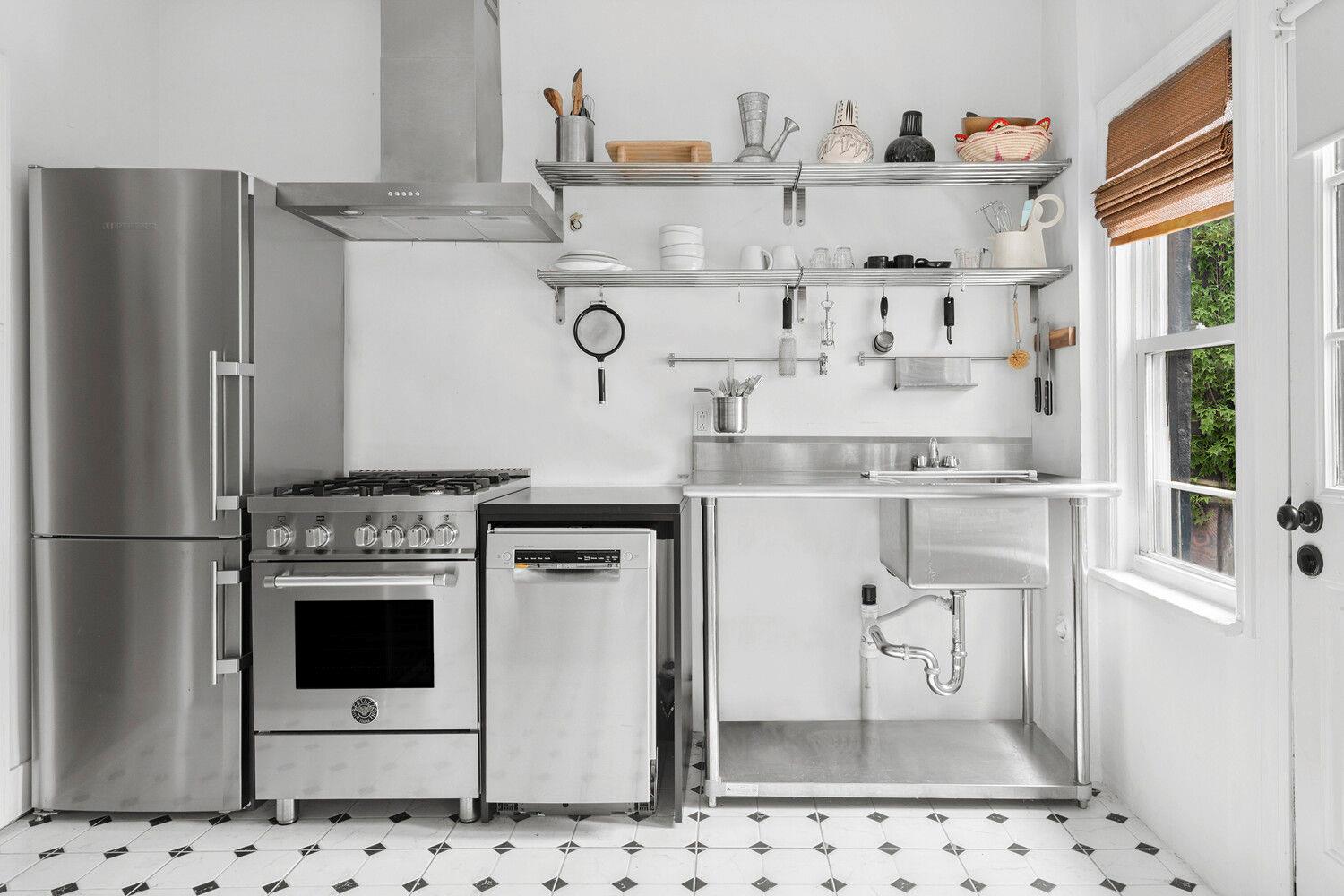 25 VERONICA Place, Brooklyn, NY 11226