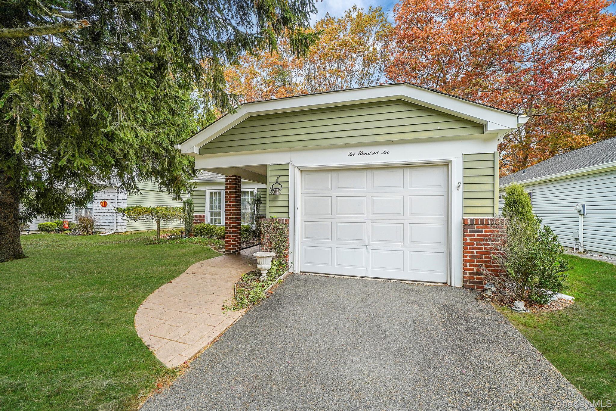 202 Belfast Lane, Ridge, NY 11961