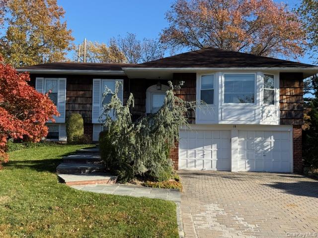 19 Carriage Road, Roslyn, NY 11576