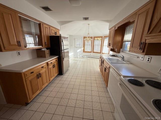 19 Carriage Road, Roslyn, NY 11576