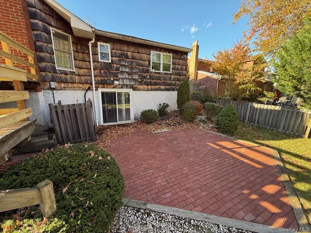 19 Carriage Road, Roslyn, NY 11576