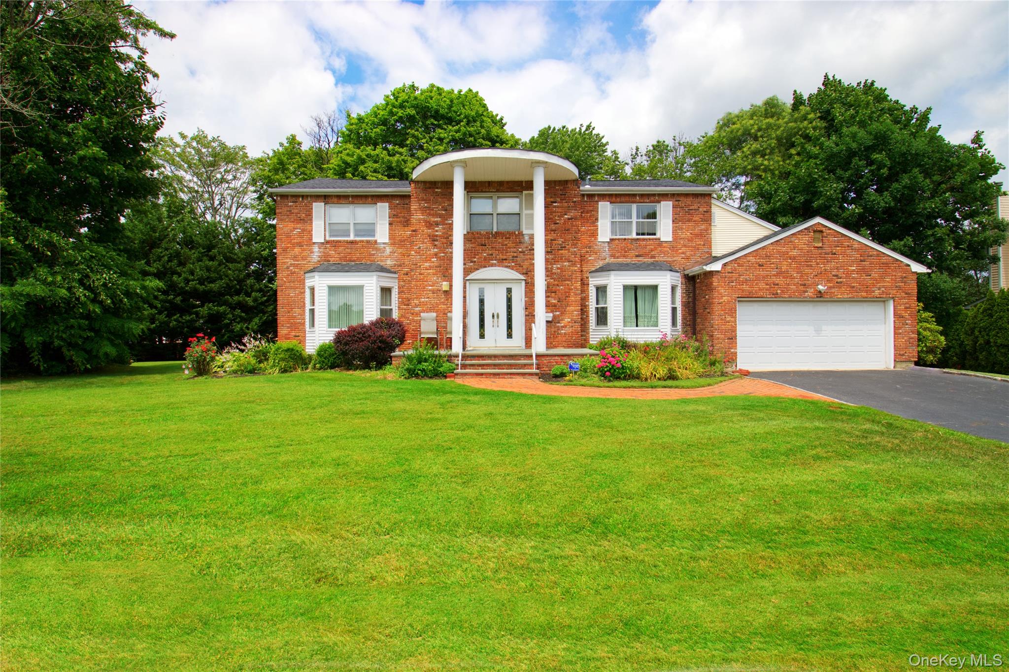 26 Woods Drive, East Hills, NY 11576