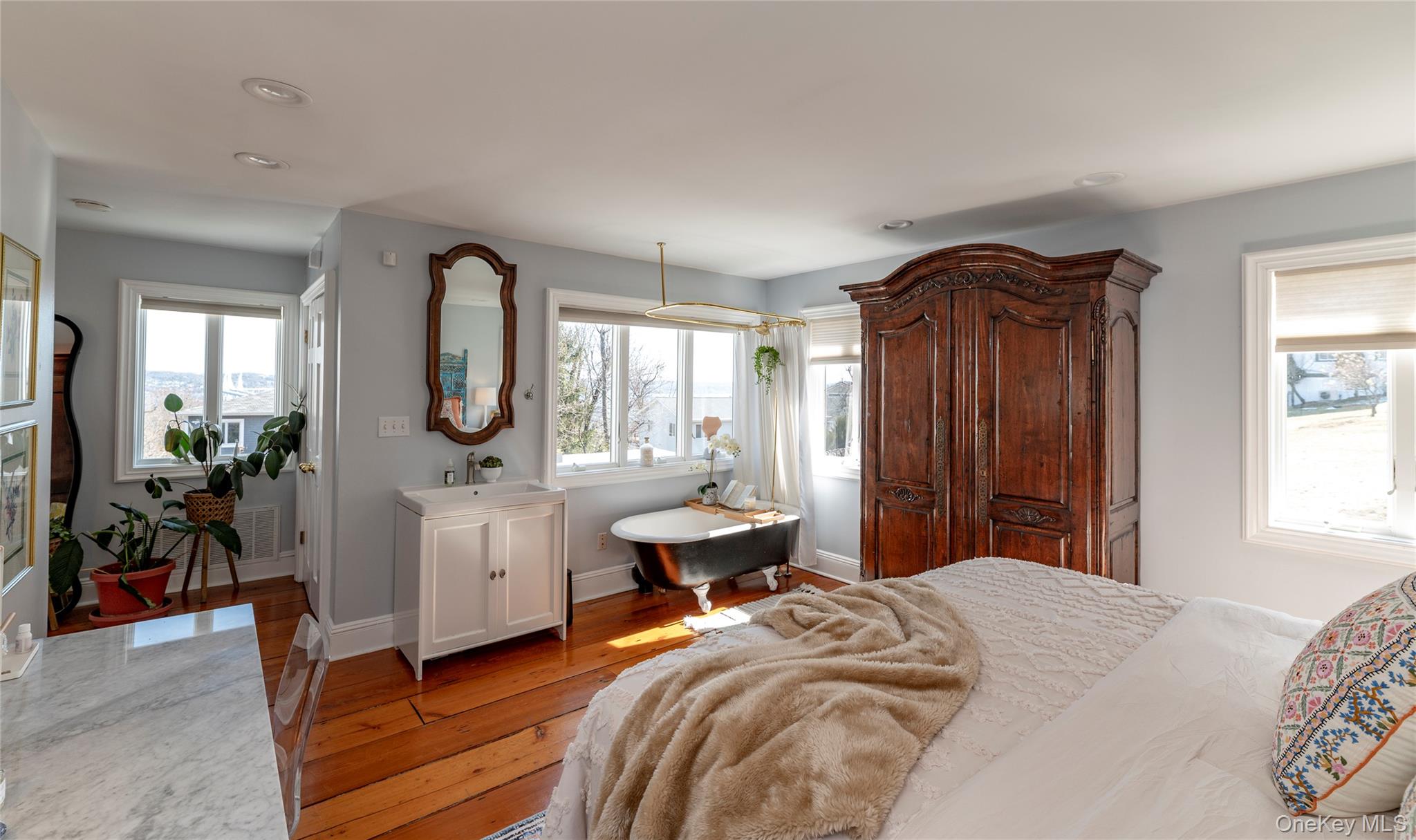 71 Old Mountain Road S, Nyack, NY 10960