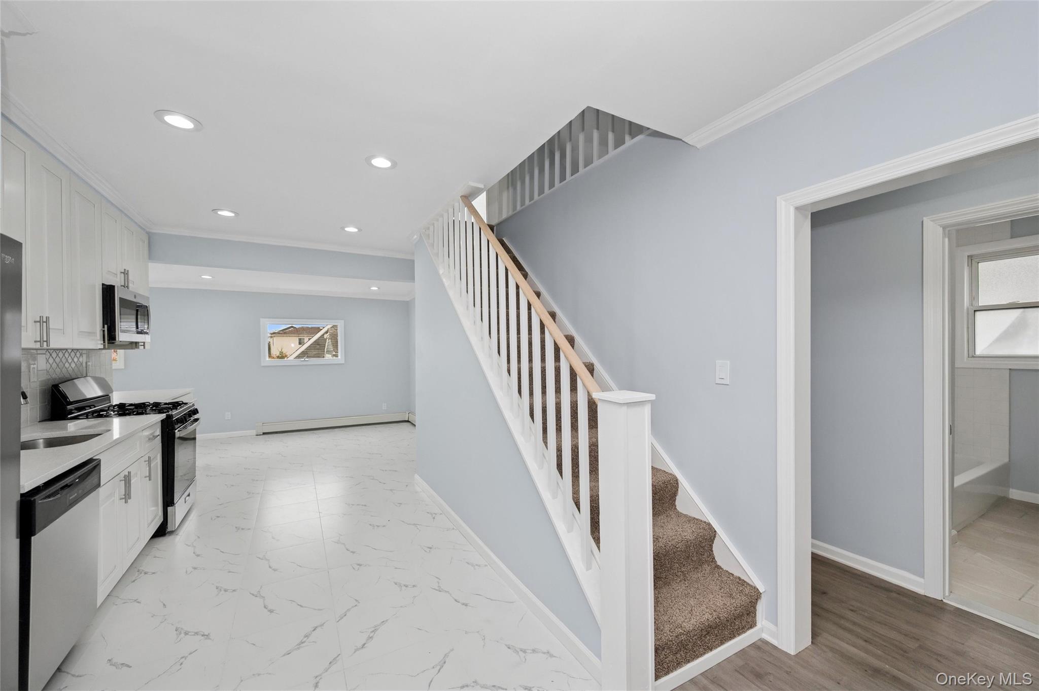 12 HewLett Point Avenue, East Rockaway, NY 11518