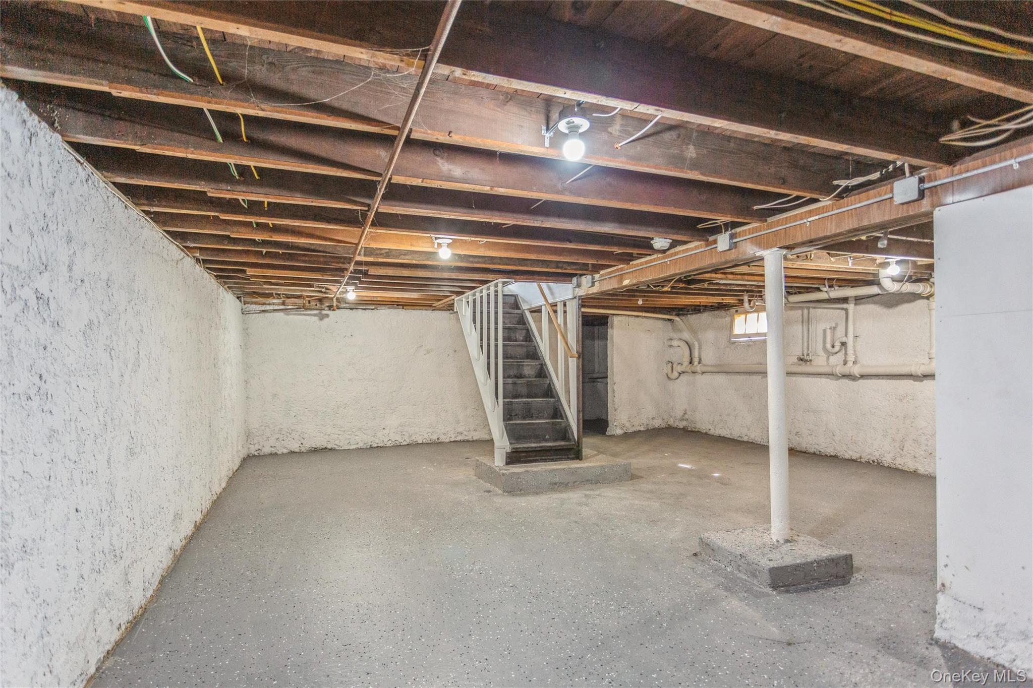 12 HewLett Point Avenue, East Rockaway, NY 11518