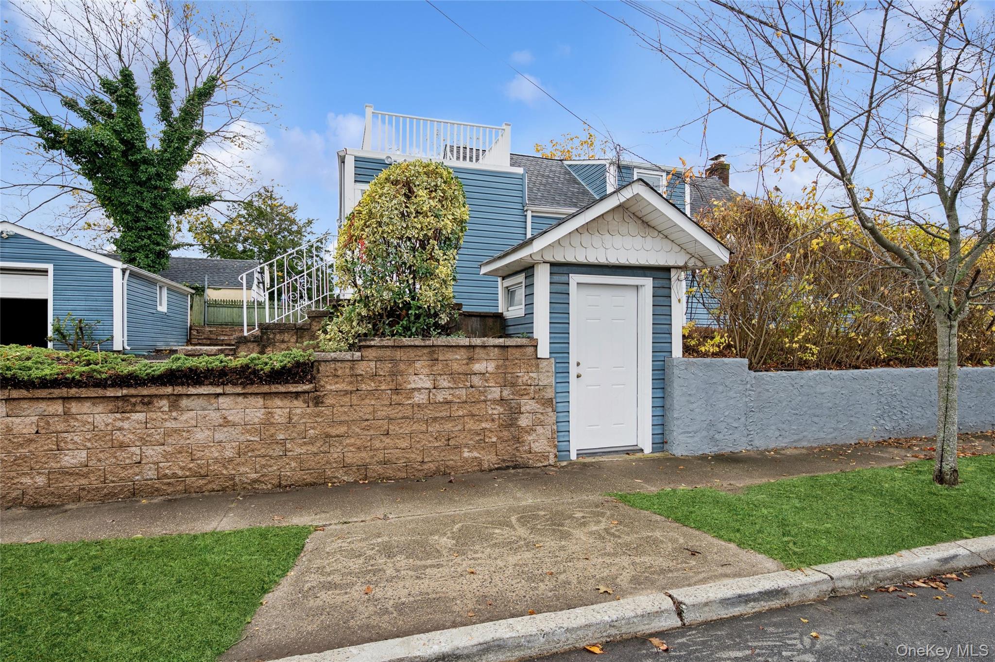 12 HewLett Point Avenue, East Rockaway, NY 11518