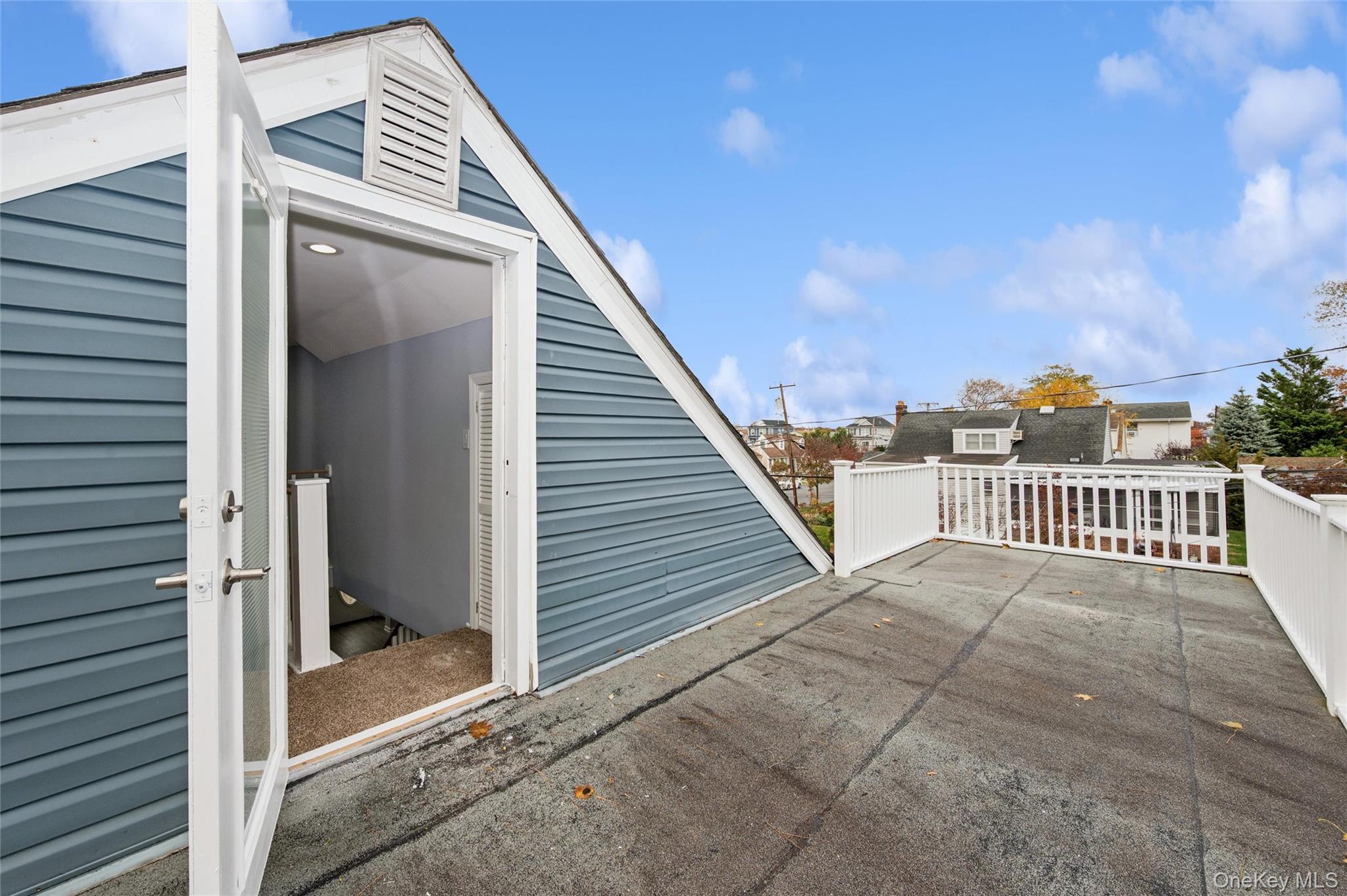 12 HewLett Point Avenue, East Rockaway, NY 11518