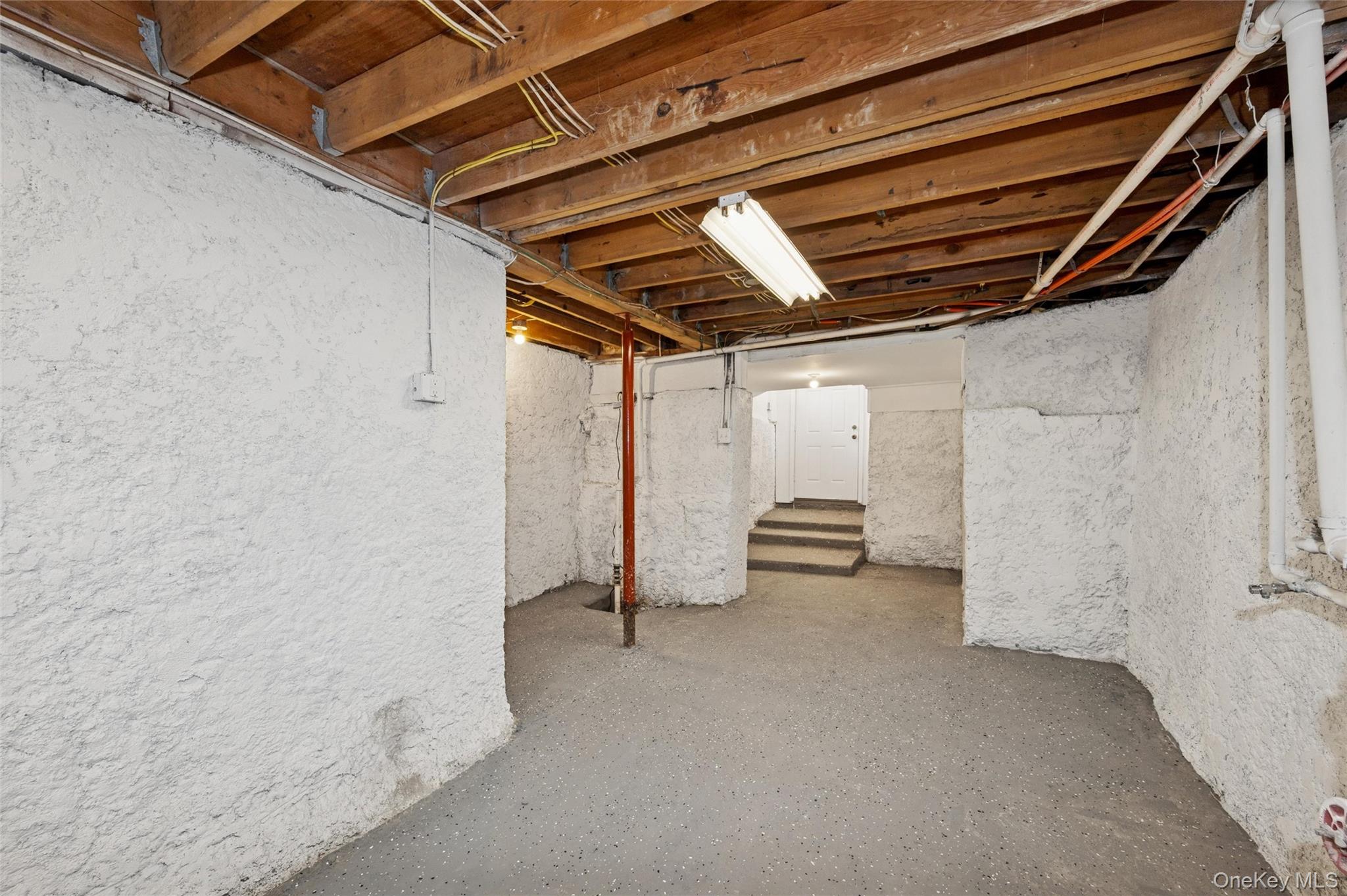 12 HewLett Point Avenue, East Rockaway, NY 11518