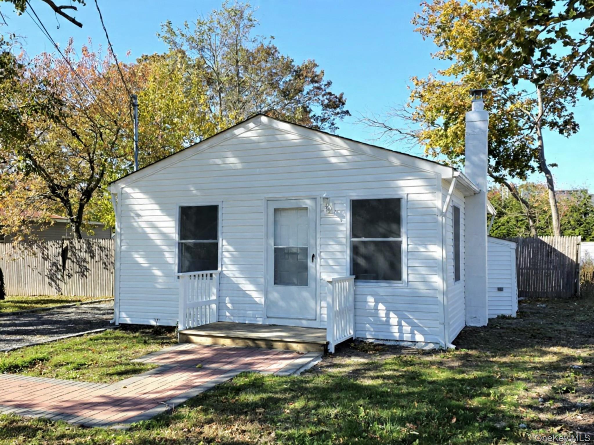 42 Oak Drive, Riverhead, NY 11901