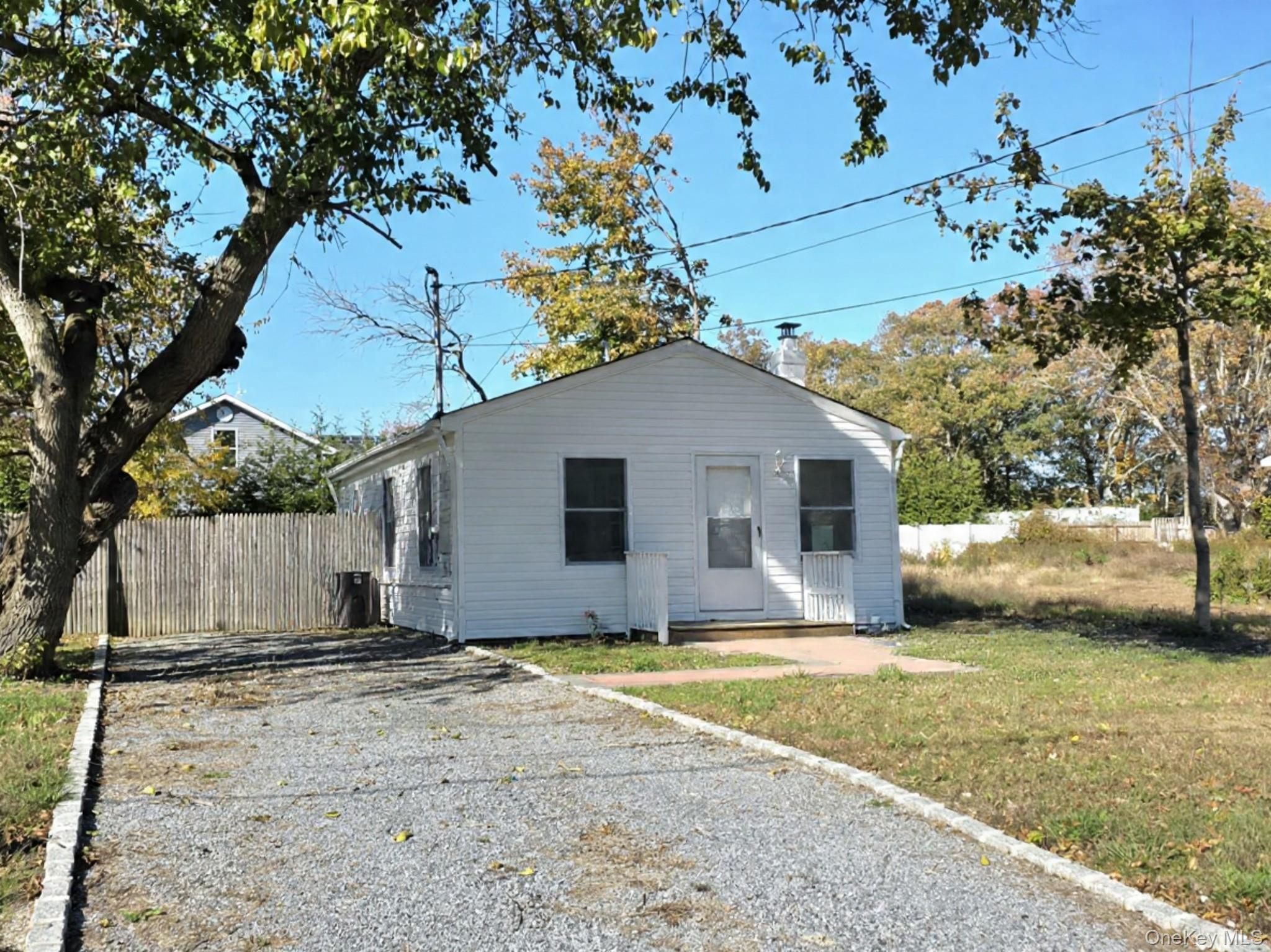 42 Oak Drive, Riverhead, NY 11901