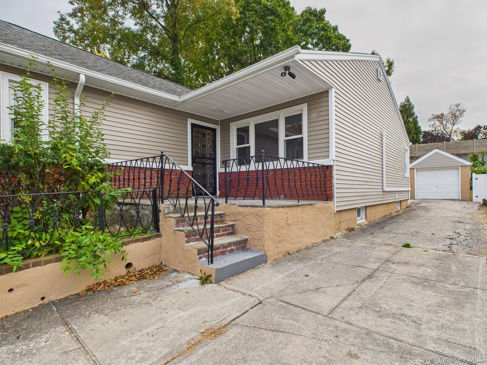 51-10 Little Neck Pkwy, Little Neck, NY 11362