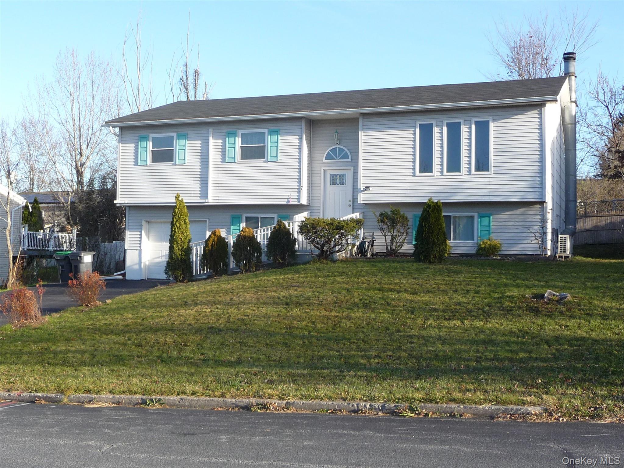 7 Weather Vane Way, Middletown, NY 10940