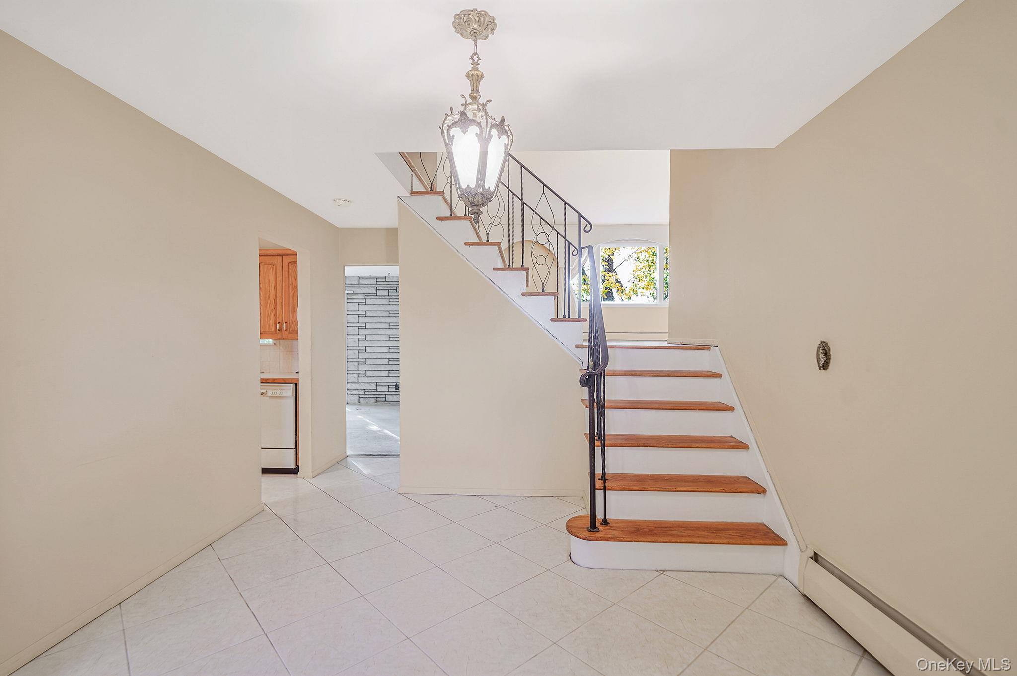 28 Glacier Drive, Smithtown, NY 11787