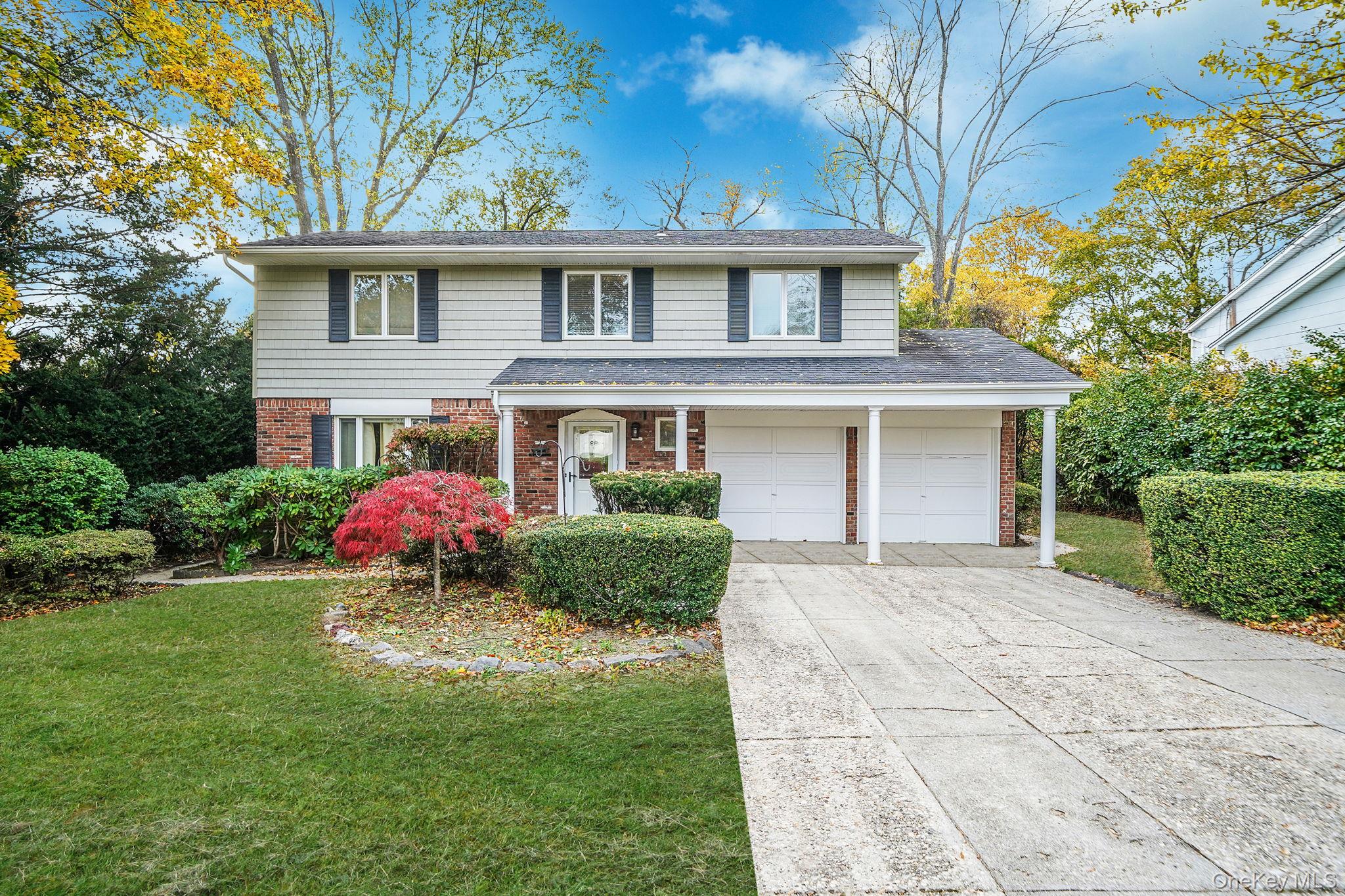 28 Glacier Drive, Smithtown, NY 11787