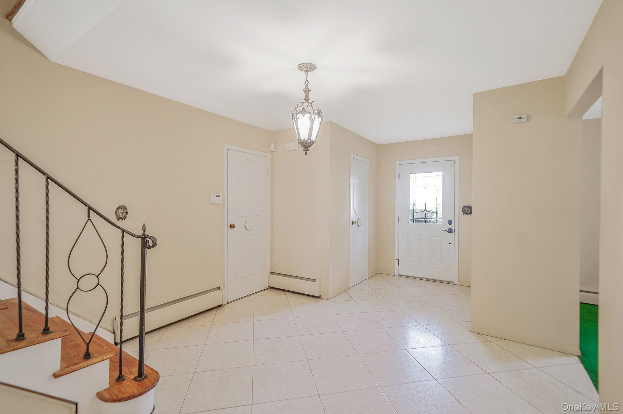 28 Glacier Drive, Smithtown, NY 11787