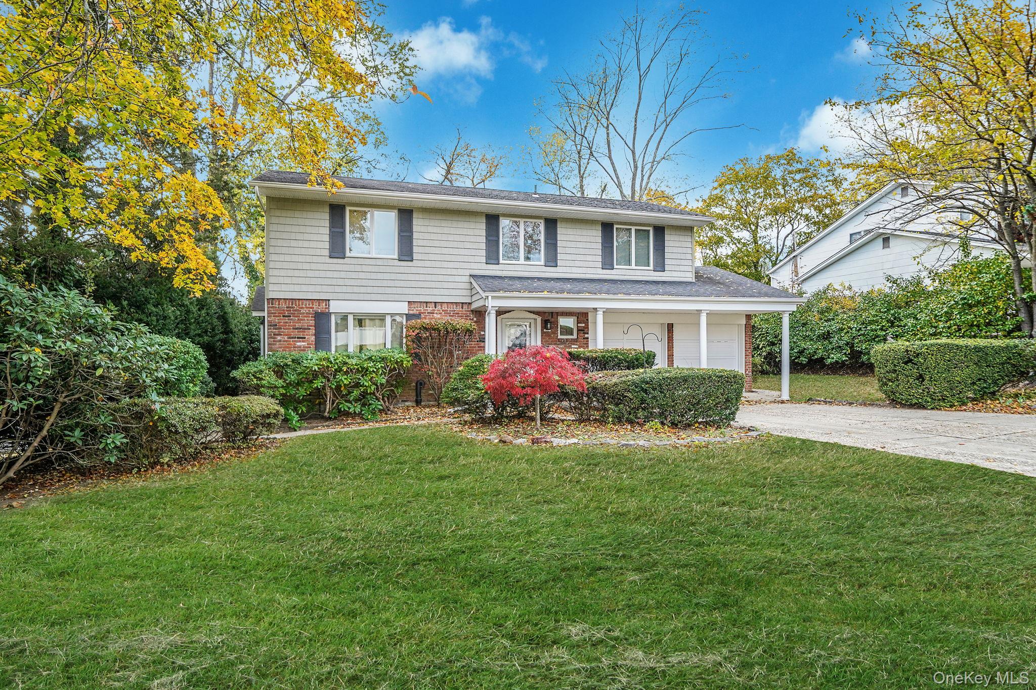 28 Glacier Drive, Smithtown, NY 11787