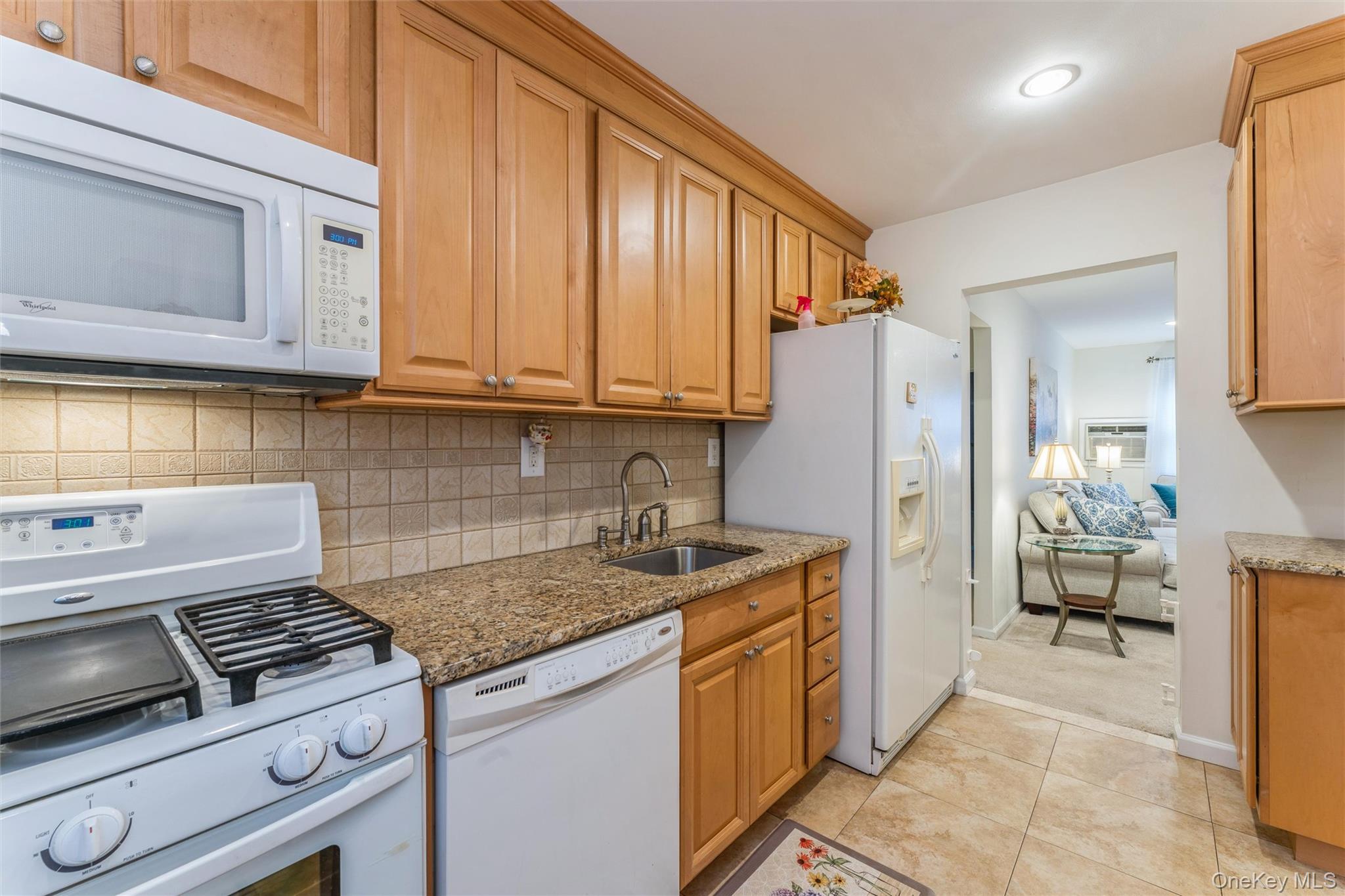 244-25 57th Drive # 6G, Douglaston, NY 11362