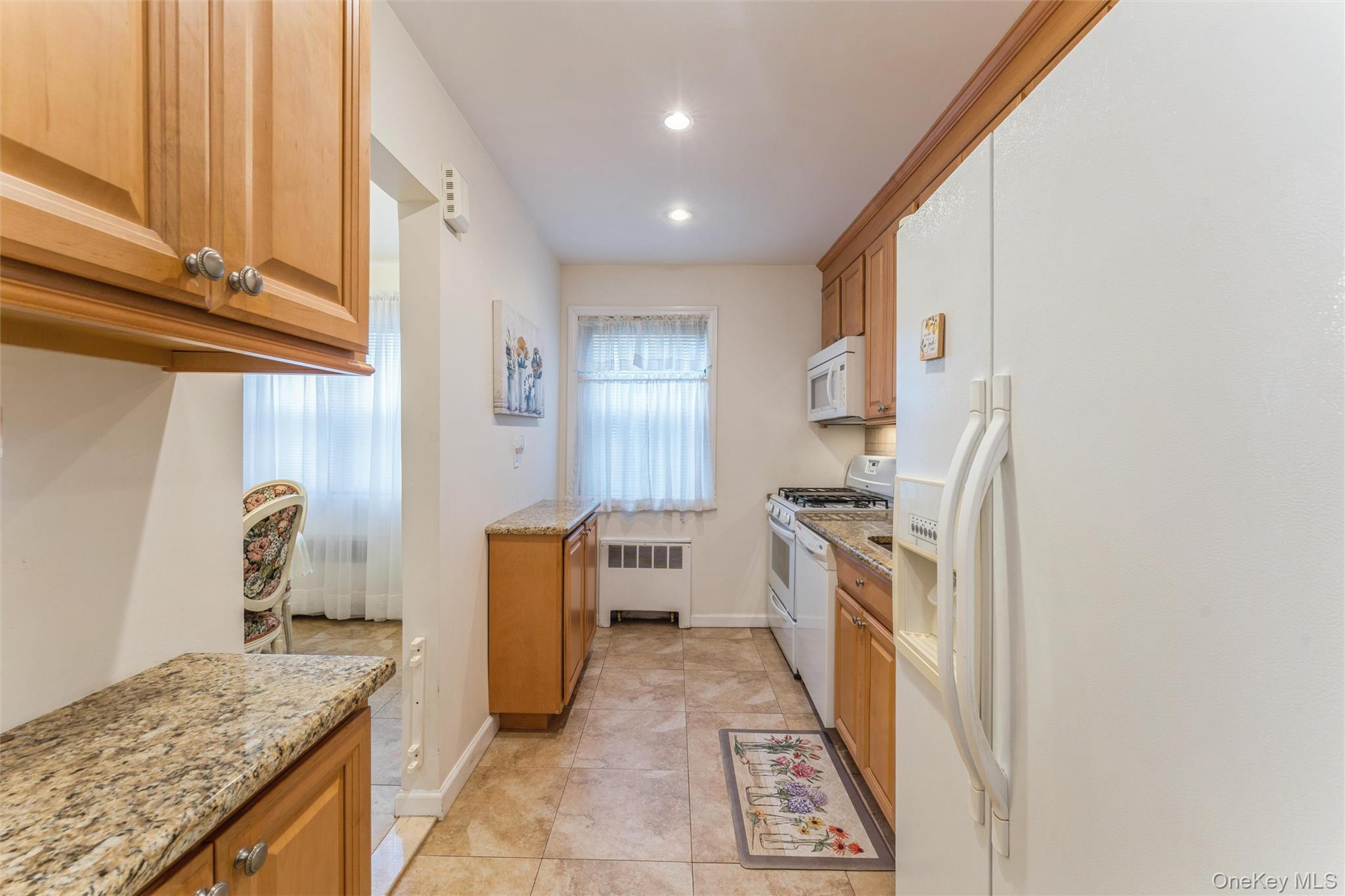 244-25 57th Drive # 6G, Douglaston, NY 11362