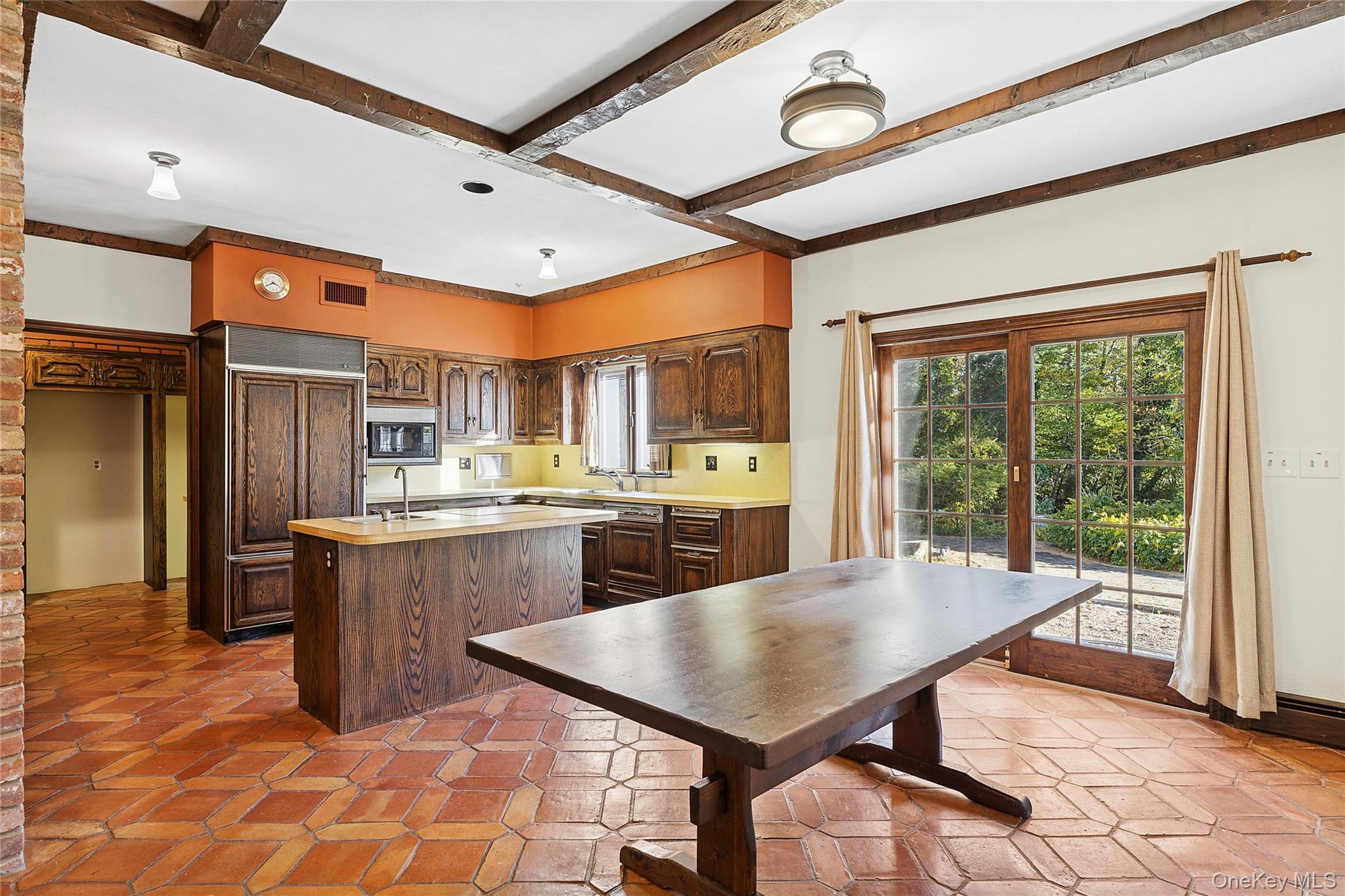 62 Sabine Road, Oyster Bay Cove, NY 11791