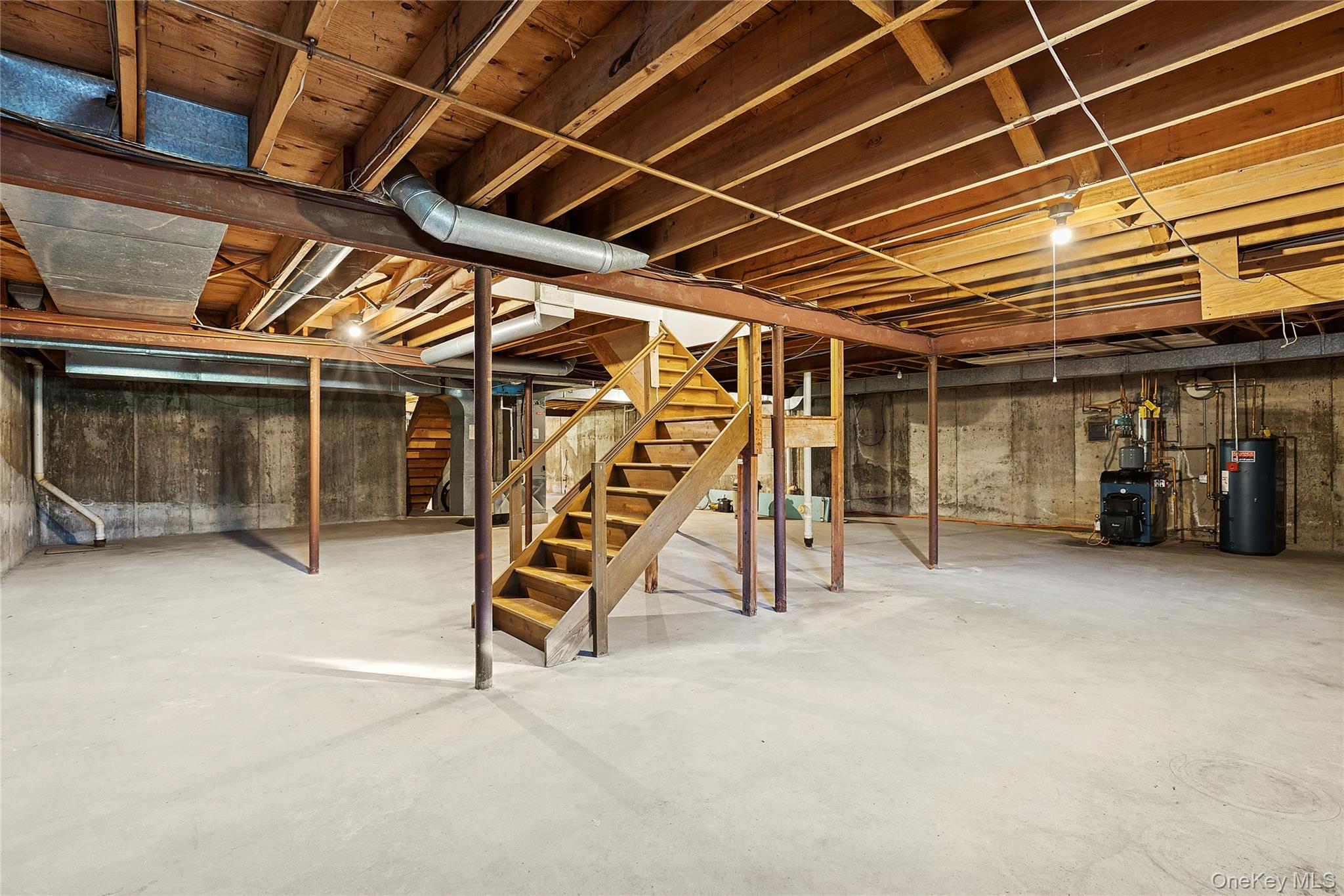 62 Sabine Road, Oyster Bay Cove, NY 11791