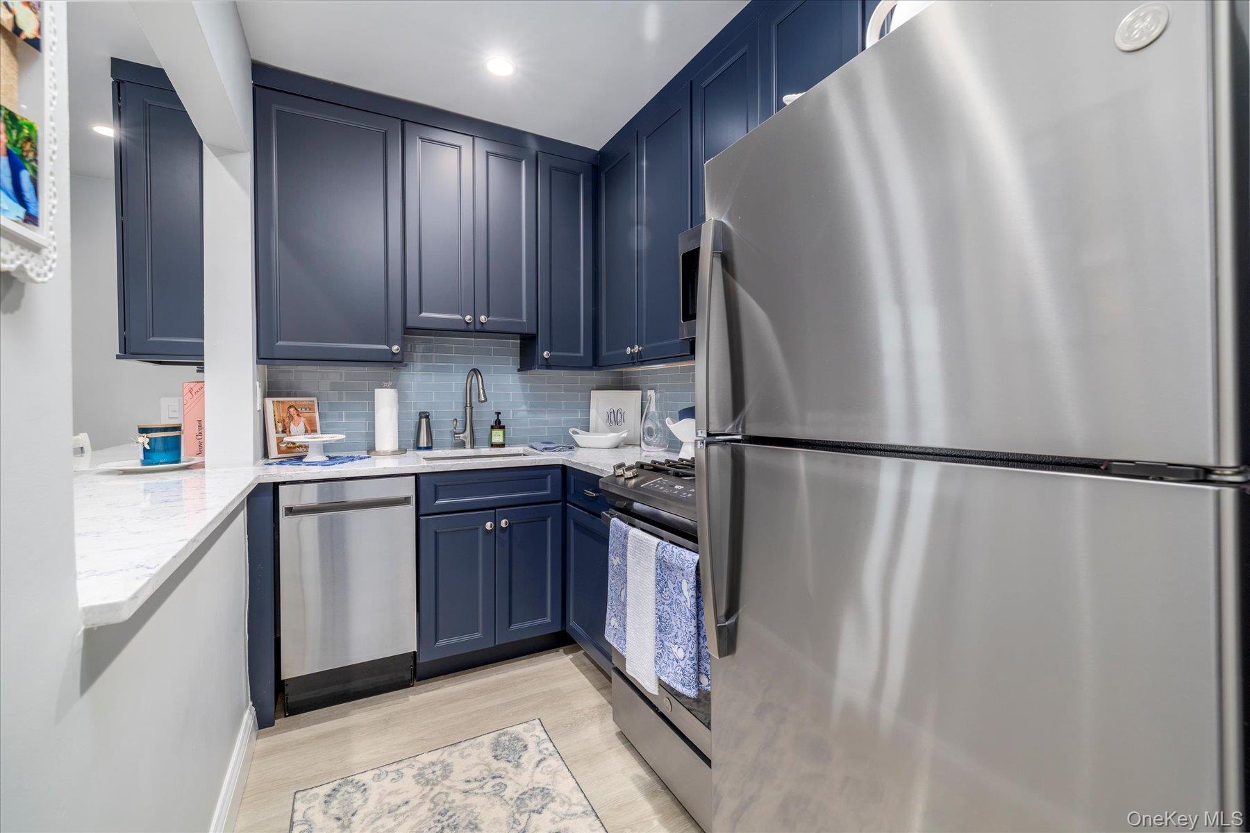 560 Broadway W # 4R, Long Beach, NY 11561